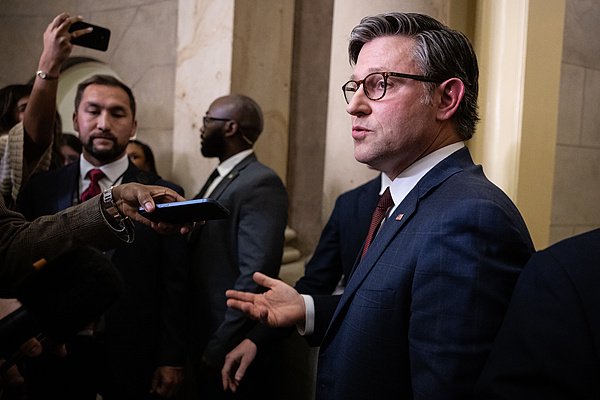 美国会众议院议长称美国“并未处于战争状态”