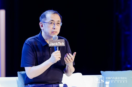 岚图卢放谈华为鸿蒙与自研逍遥座舱：是合作也是比赛