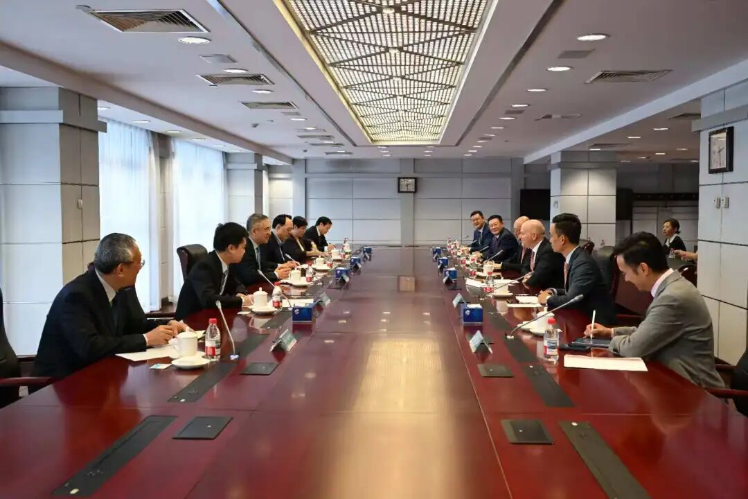 农业银行董事长谷澍会见万事达卡首席执行官孟轲