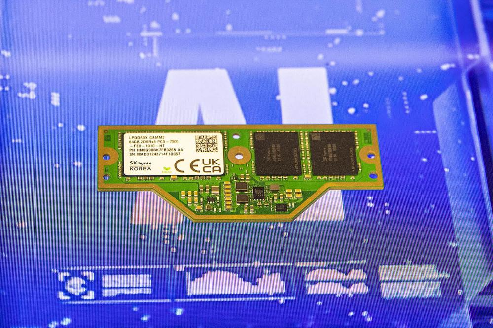 AI引爆存储市场 巨头业绩翻倍开启扩产