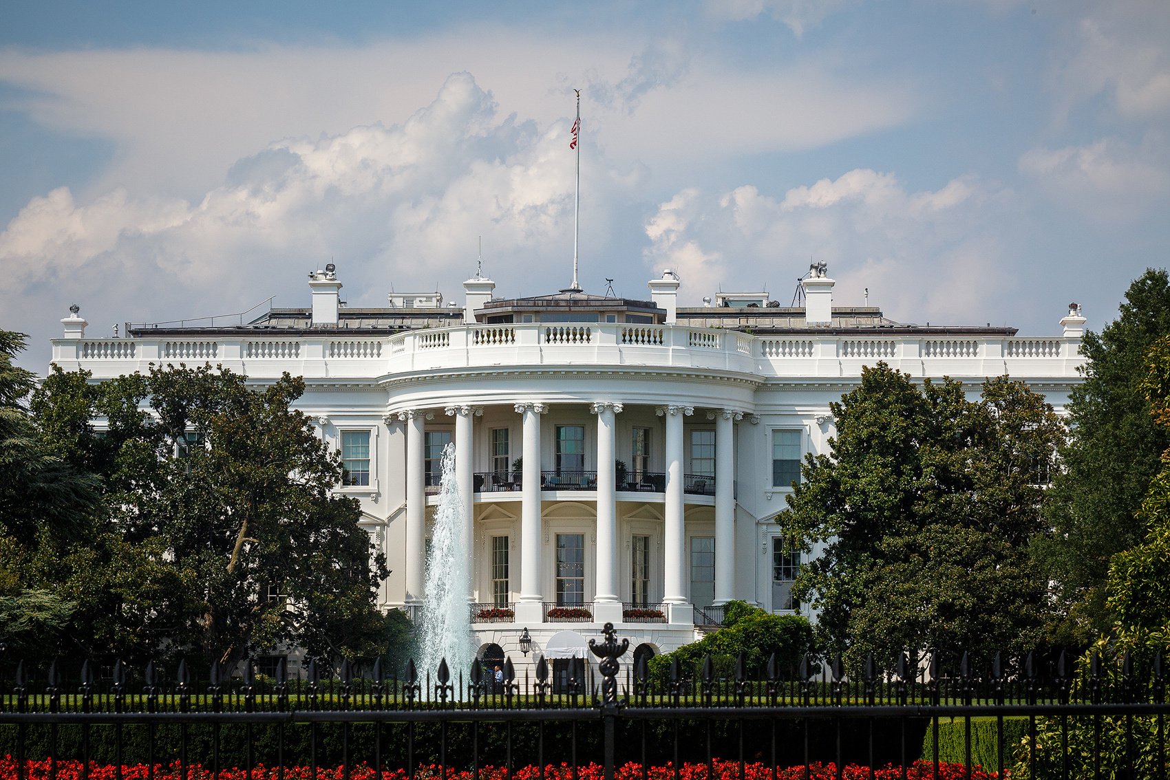 特朗普：正与伊朗进行对话！伊朗总统最新表态！伊朗阿巴斯港居民楼爆炸原因公布，以色列官员否认