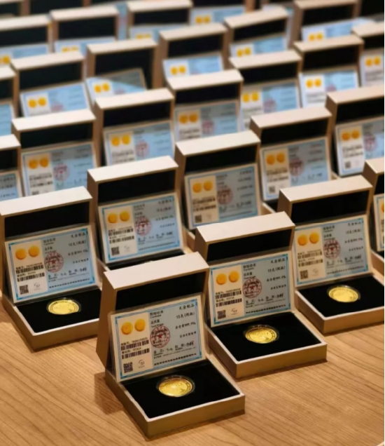 现场发6000万元现金！今年10家“凡尔赛”年会：送房送车送金，谁最豪？