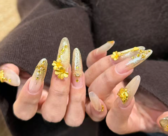 年轻人花上万元打造黄金美甲：轻量化、IP化、场景化产品需求爆发，小克重金饰占比显著提升