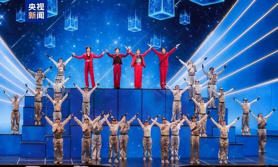 春晚完成全部彩排，部分节目单曝光：王菲献唱《你我经历的一刻》，蔡明时隔30年与“机器人”续前缘
