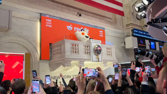 五周暴跌42%!Reddit股价为何突然崩盘