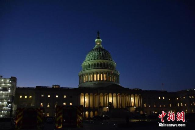 自诩“美国黄金时代”，特朗普“史上最长”国情咨文遭群嘲 两党恶斗升级