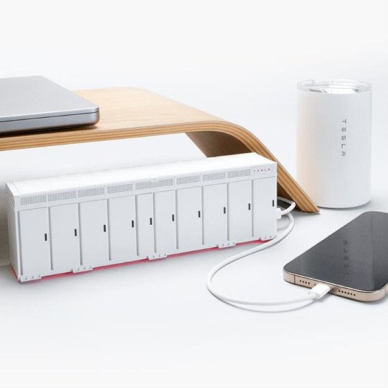 特斯拉上架迷你储能站造型充电宝：1:40比例复刻Megapack，售价709元