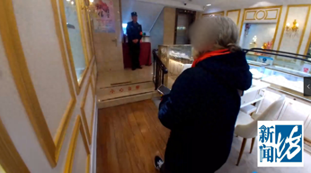 上海阿婆出手阔绰!豪掷50万元买黄金!警方紧急出动……