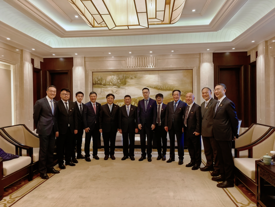 默茨访华杭州行：强脑科技韩璧丞亮相中德企业交流活动