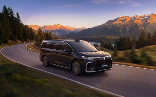 岚图梦想家再推冠军版：搭载华为乾崑智驾ADS4，预售价31.99万元