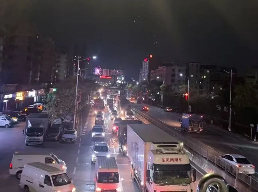 原材料一周涨价40%，仓库爆仓，周边大堵车！直击中东战火下的东莞塑料市场