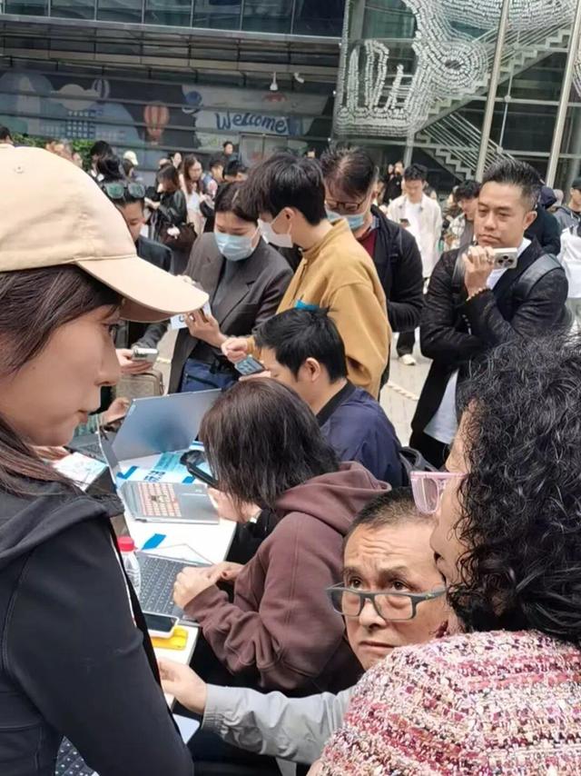 公务员“养龙虾”冲上热搜，有人称靠上门安装赚26万元！马化腾说没想到“龙虾”这么火