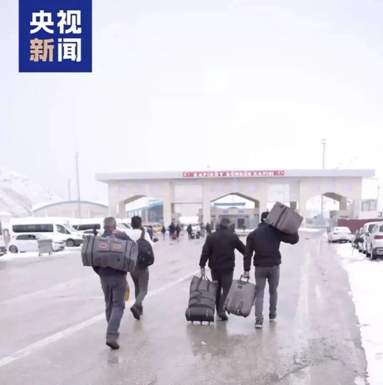 “伊朗人是不会抛下祖国只顾自己逃命的”