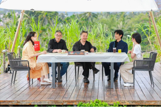 跟着余华、苏童、李光洁去骑行！《一个文学的午后》走进三亚大茅远洋生态村