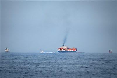 霍尔木兹海峡首现“零通行” 特朗普试图组建反制联盟