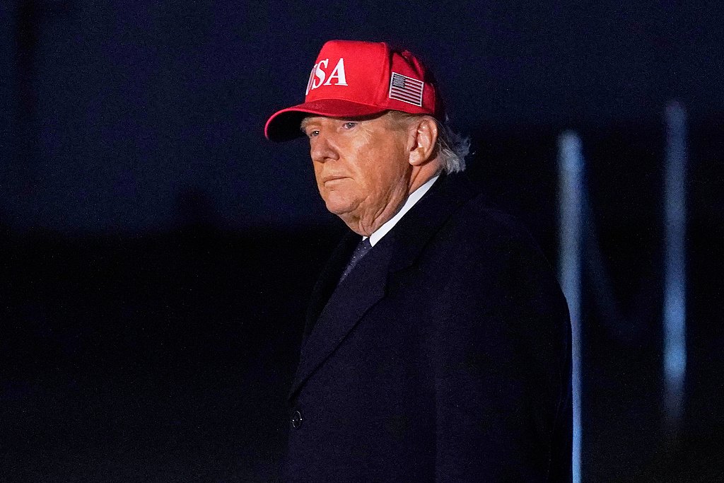 特朗普：美伊正在对话 若达成“正确协议”霍尔木兹海峡将开放