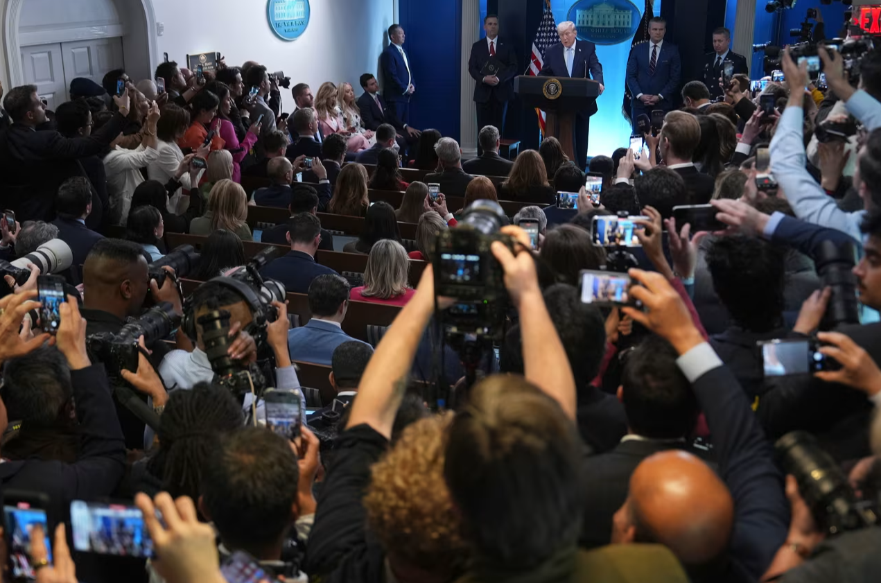 特朗普再发威胁：若伊朗不在7日20时前“投降” 将打击其民用设施