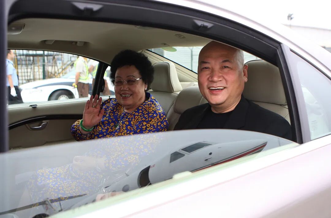 “猪八戒”马德华将送别陈丽华：大姐非常好非常有爱心，各方面都非常优秀，她为紫檀事业作出很大贡献，她的离去让我们很悲痛