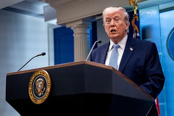 美伊今日谈判，伊朗议长称“不信任美国”！大批美军逼近，特朗普：已装载“最先进的武器”！