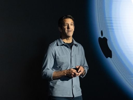 苹果任命约翰・特努斯为CEO，库克将出任执行董事长