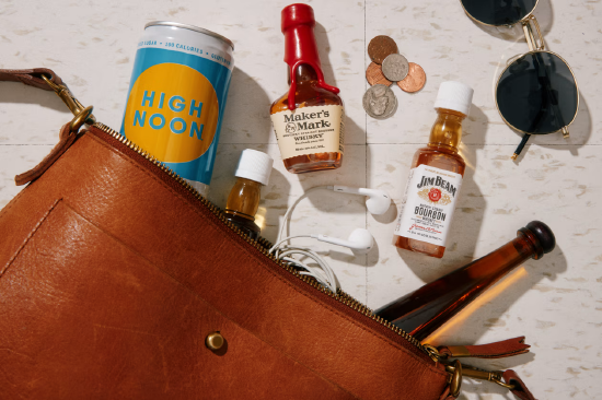 酒水太贵，成年人又开始像大学时一样提前在家喝酒了