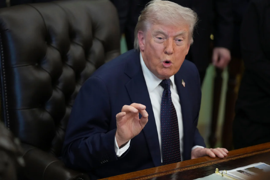 特朗普称他将调查联邦雇员在事件预测平台押注的问题