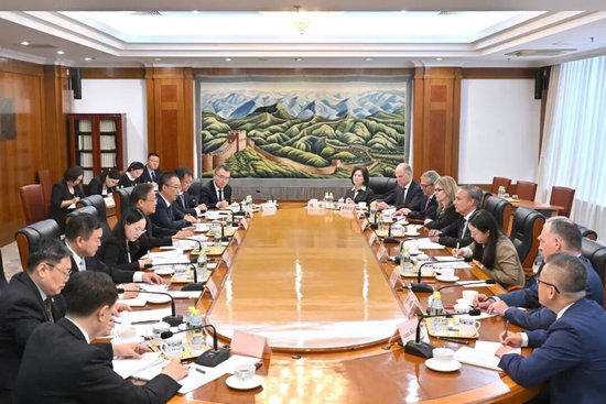 国家发改委主任郑栅洁会见波音公司总裁兼首席执行官奥特伯格